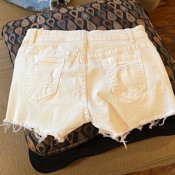 SHEIN size Large white denim jean shorts - Picture 2 of 3